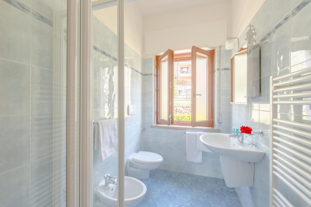 ברנצונה סול גארדה Villa Due Leoni - Residence מראה חיצוני תמונה