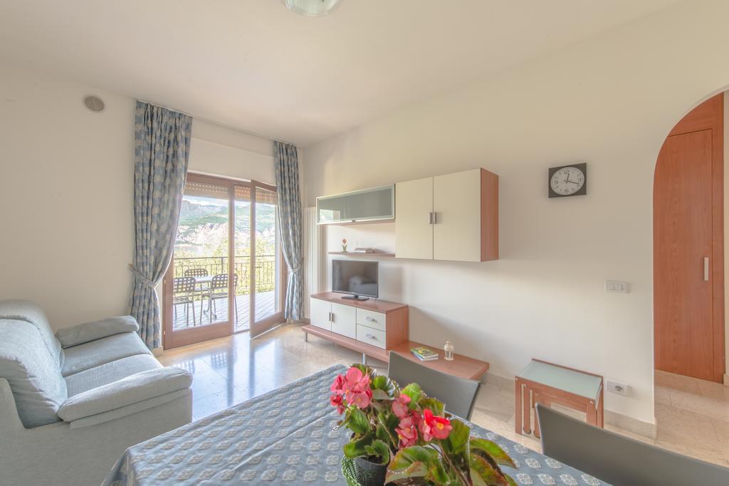 ברנצונה סול גארדה Villa Due Leoni - Residence מראה חיצוני תמונה