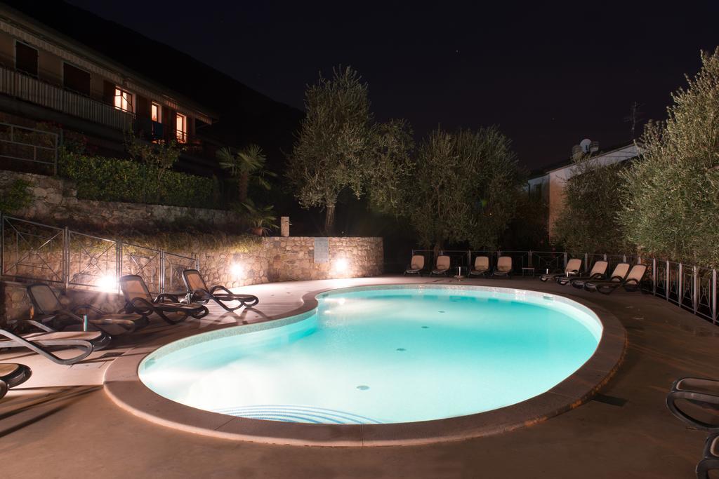 ברנצונה סול גארדה Villa Due Leoni - Residence מראה חיצוני תמונה