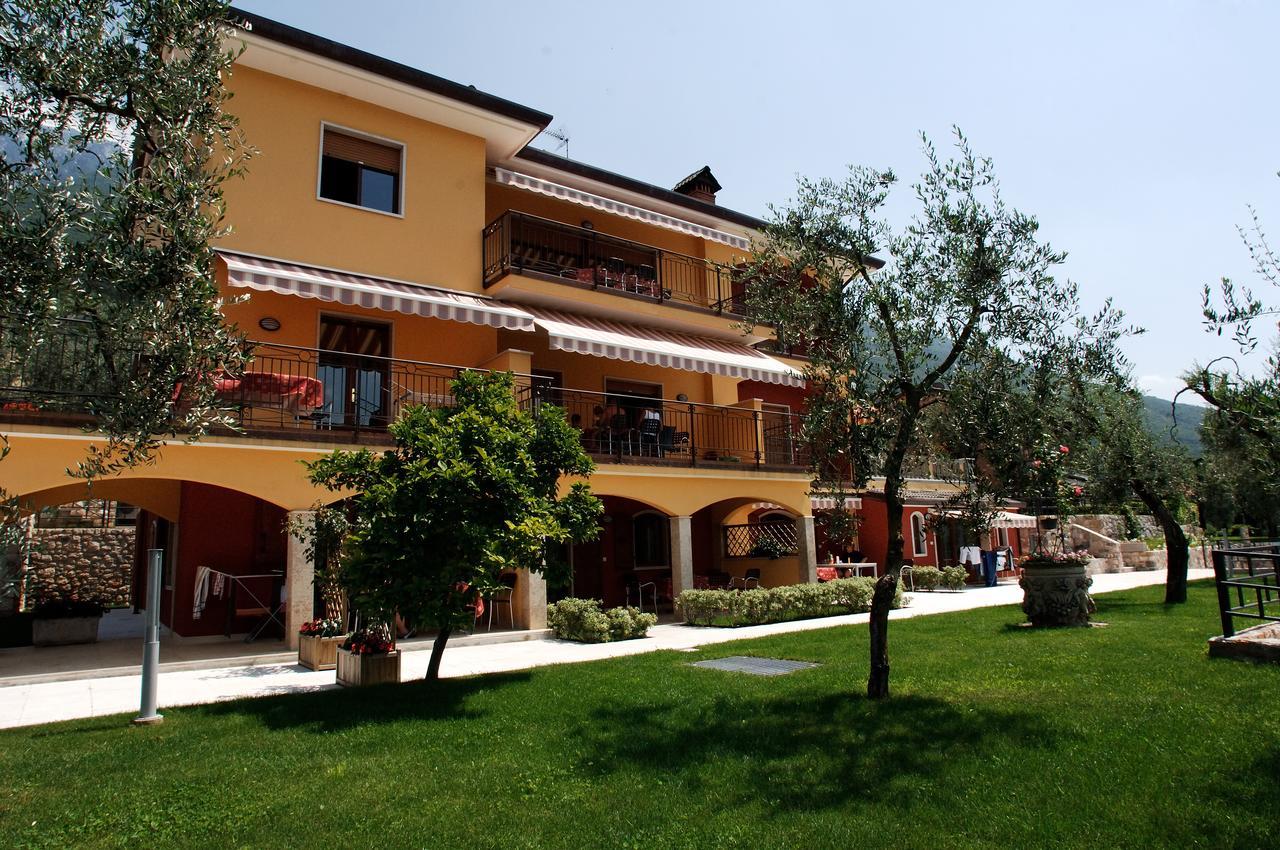 ברנצונה סול גארדה Villa Due Leoni - Residence מראה חיצוני תמונה